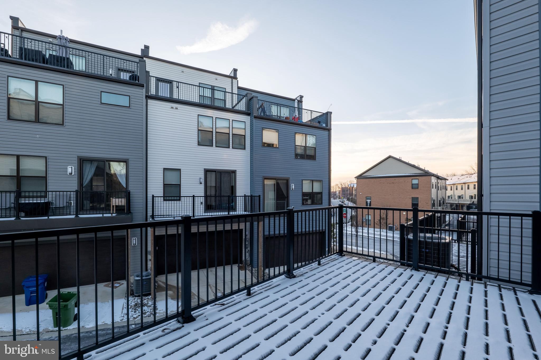 MEDFIELD - Residential