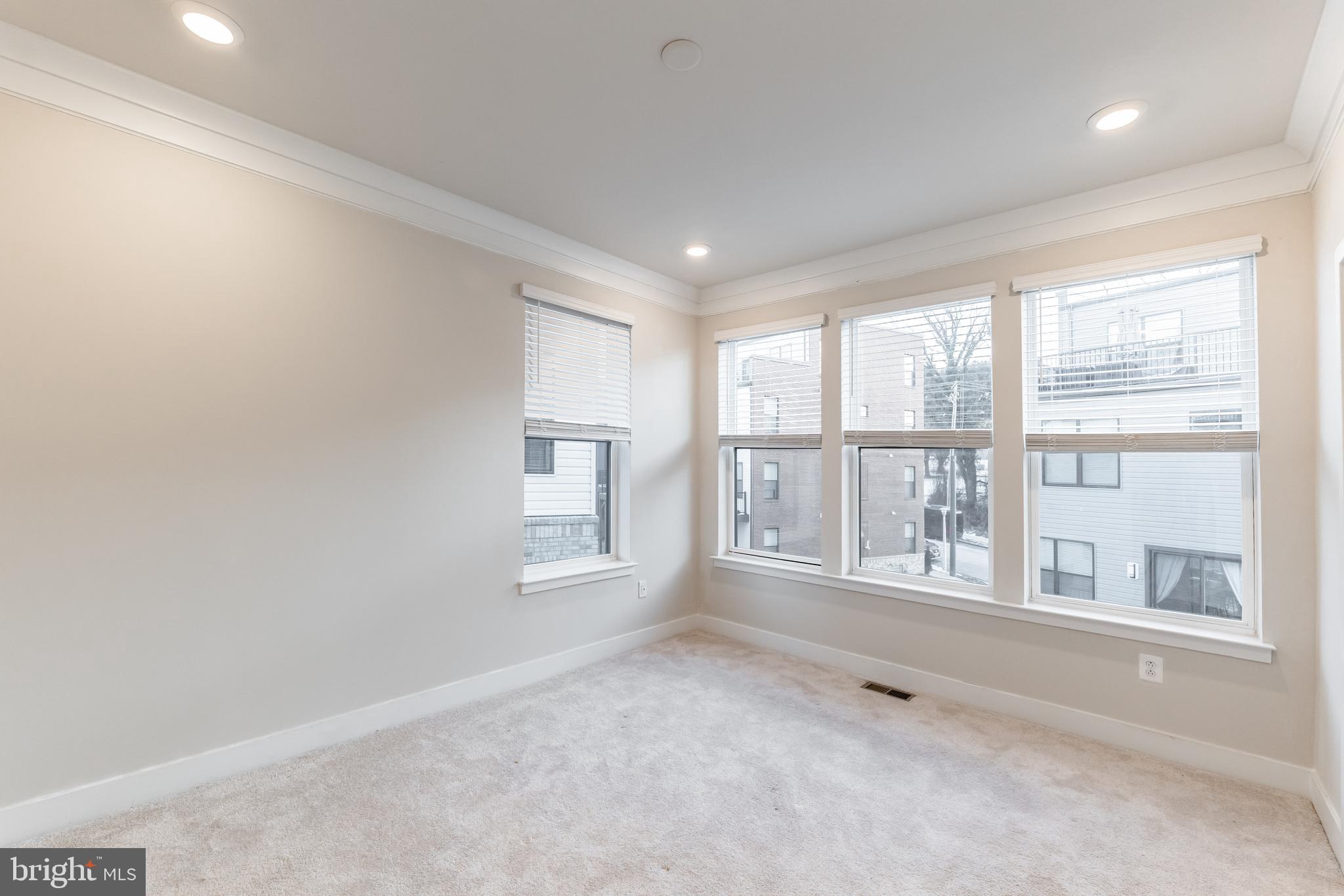 MEDFIELD - Residential