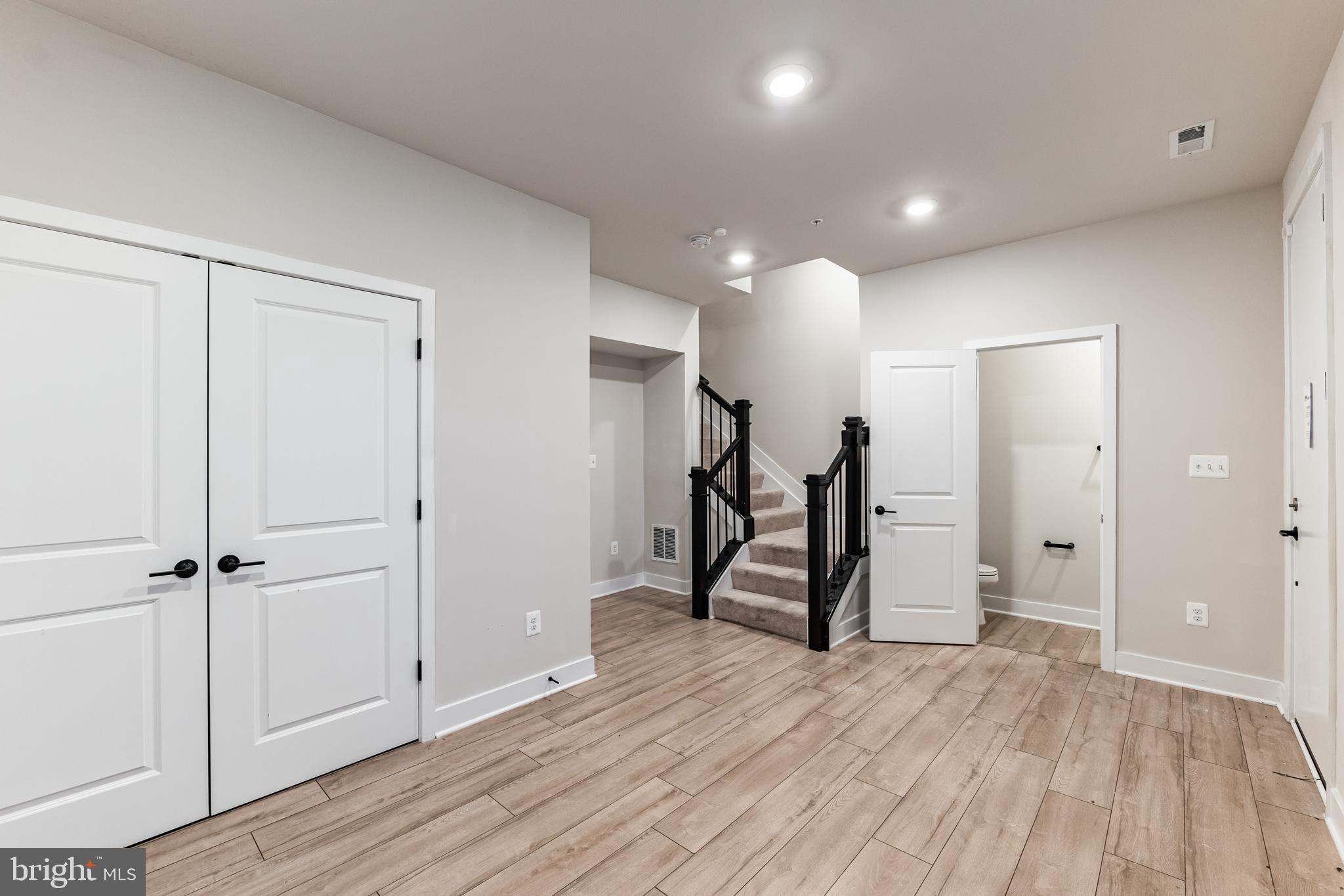 MEDFIELD - Residential