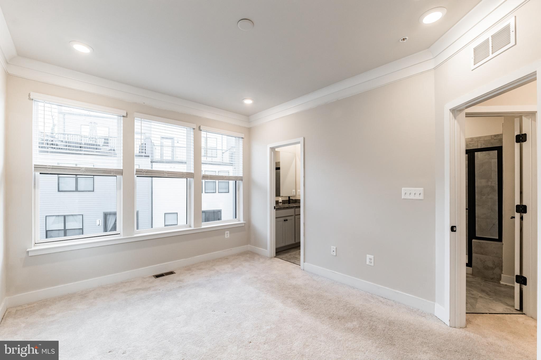 MEDFIELD - Residential