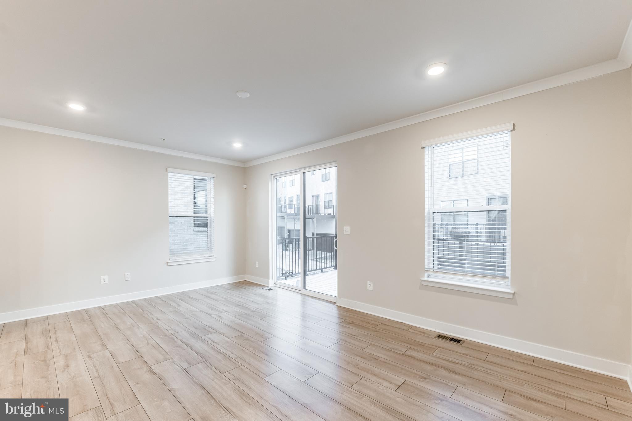 MEDFIELD - Residential