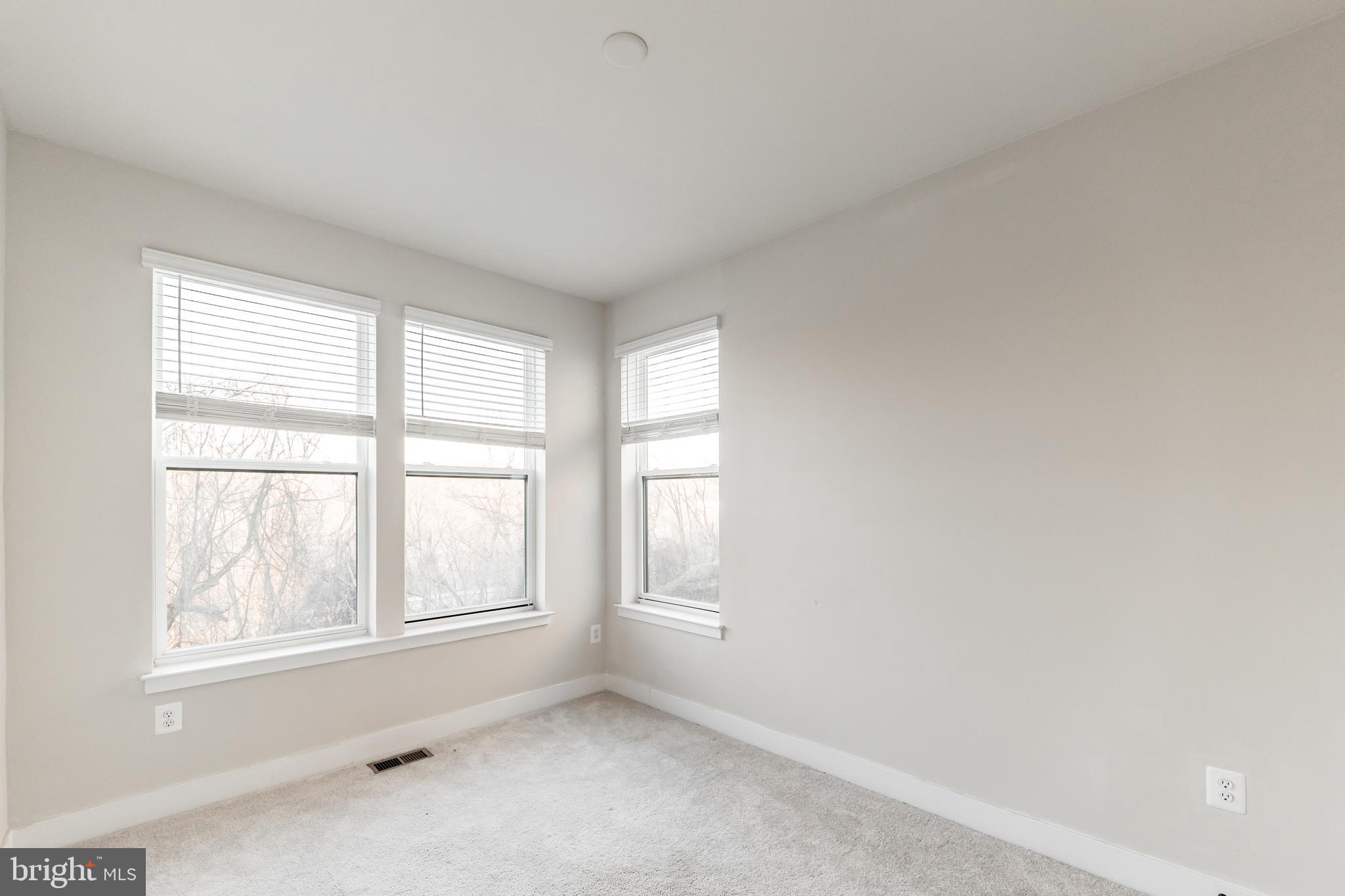 MEDFIELD - Residential