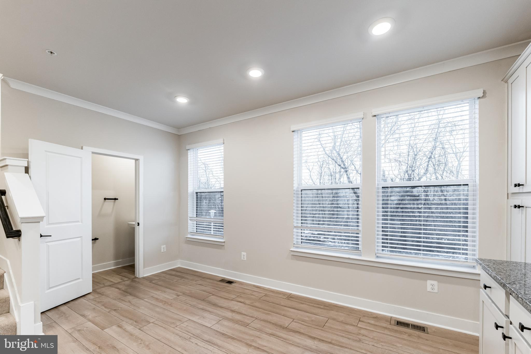 MEDFIELD - Residential