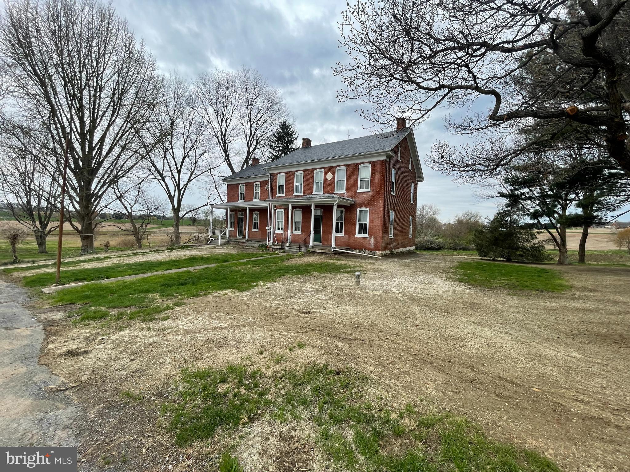 633 FIELDCREST DRIVE