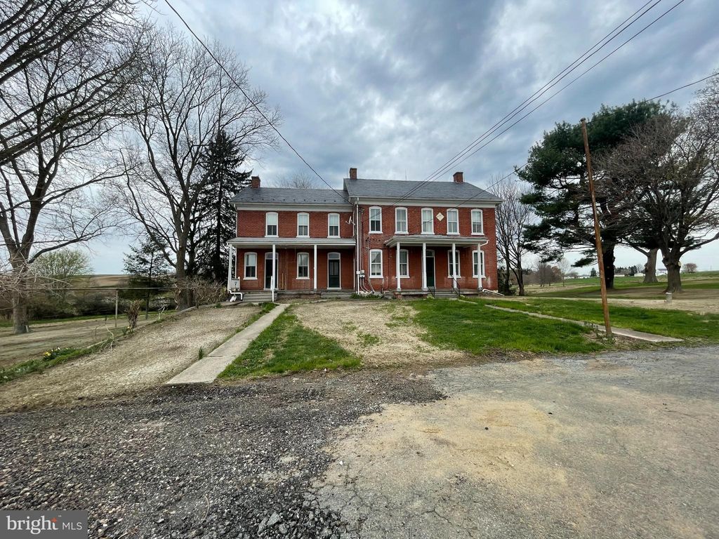 Photo of 633 Fieldcrest Drive, WILLOW STREET, PA 17584 (MLS # PALA2073172)