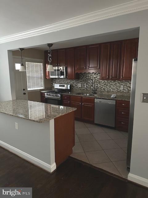Cozy & Updated Townhome Near Johns Hopkins – Pets Welcome!
Looking for a comfy spot in a great location? This 3-bedroom, 2-bath townhome has everything you need. It’s super close to the new Northwood shopping center, Lake Montibello, Morgan State, and both Johns Hopkins University and Hospital—talk about convenience.
Inside, you’ve got a stylish, updated kitchen with stainless steel appliances and granite countertops that make cooking way more fun. Hardwood floors run throughout the place, giving it a warm, classic feel. The fully finished basement includes a second full bathroom—perfect for guests, a home office, or a chill hangout spot.
Step out back and enjoy a huge TREX deck, perfect for grilling, relaxing, or hosting friends. Got pets? They’re totally welcome here!
A Ring alarm system is also available for a little extra peace of mind.
All in all, it’s a solid, cozy spot with room to spread out and settle in.
*This home is also listed for rent*