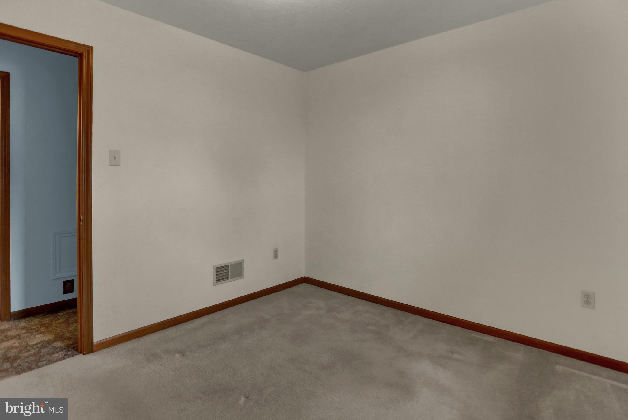 COLONIAL HILLS - Residential
