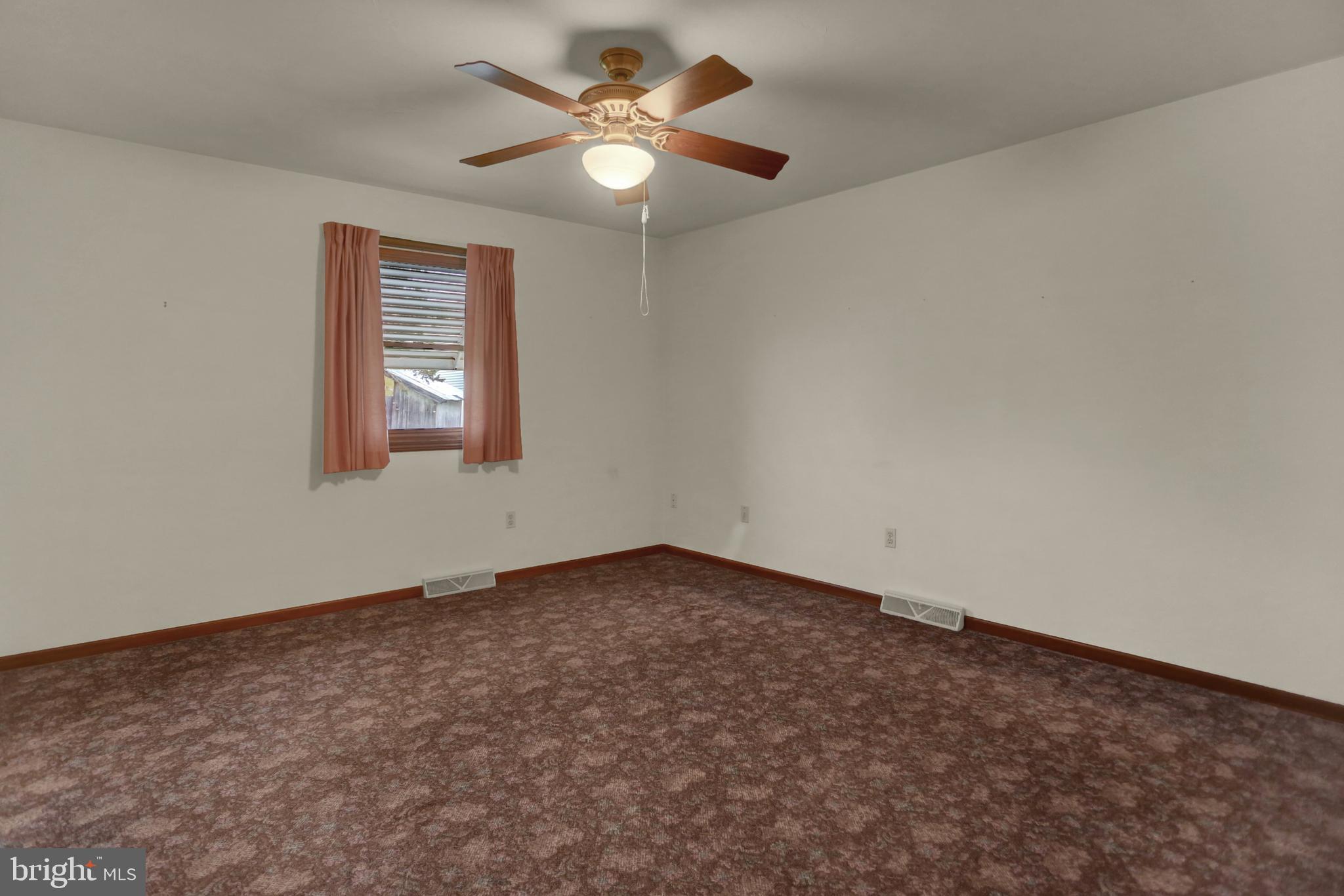 COLONIAL HILLS - Residential
