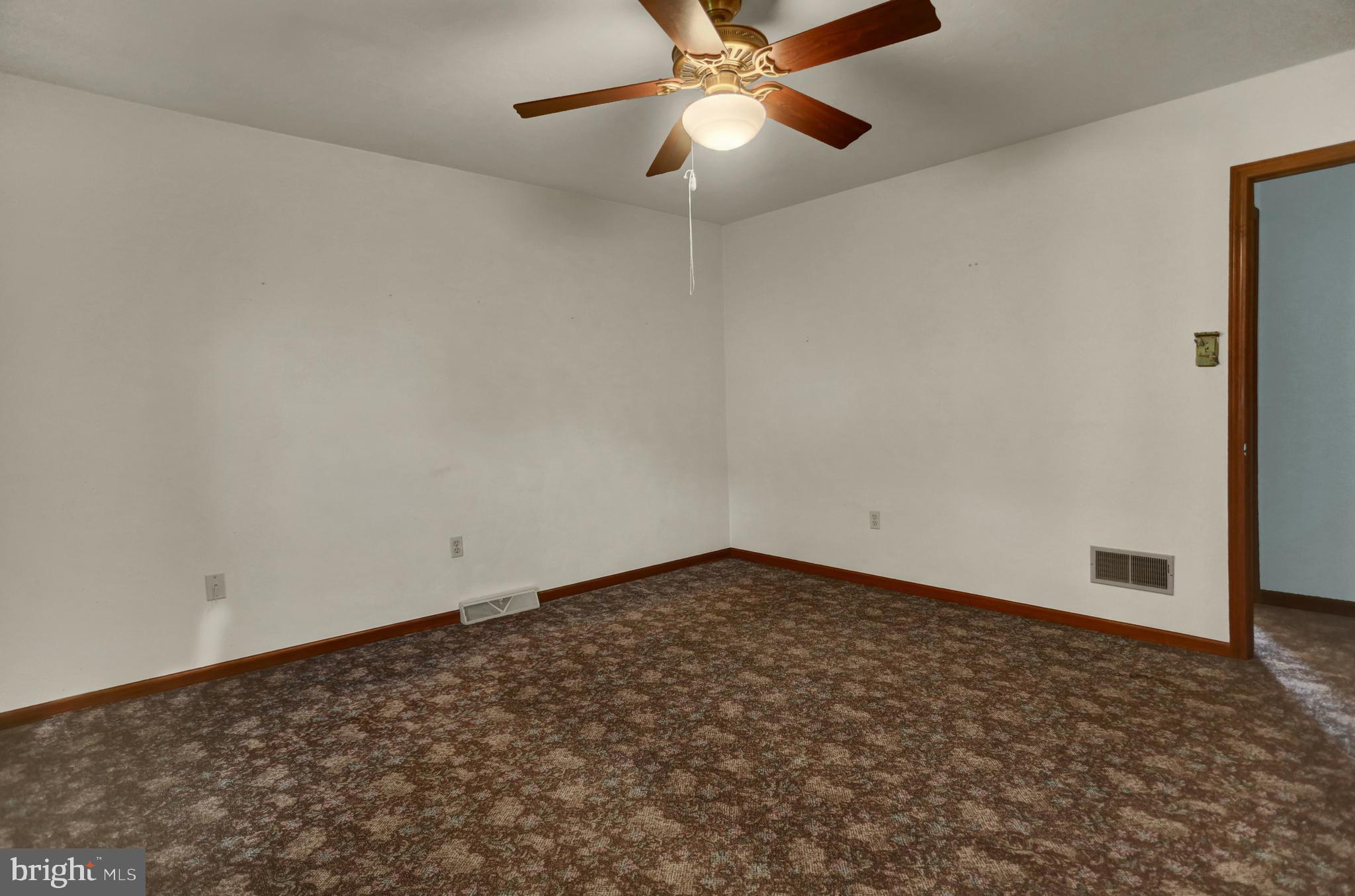 COLONIAL HILLS - Residential