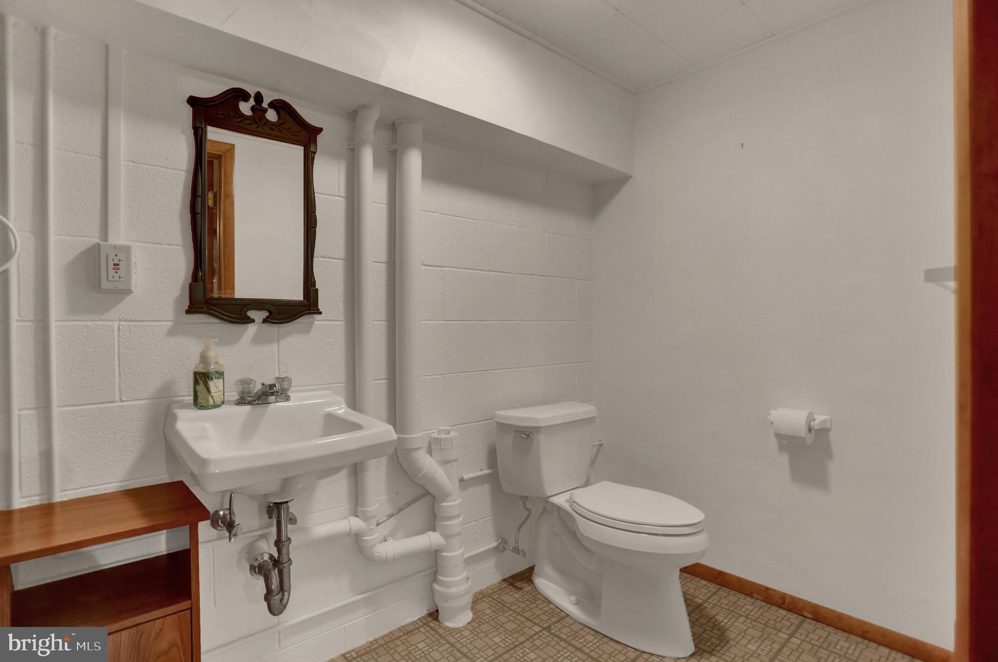 COLONIAL HILLS - Residential