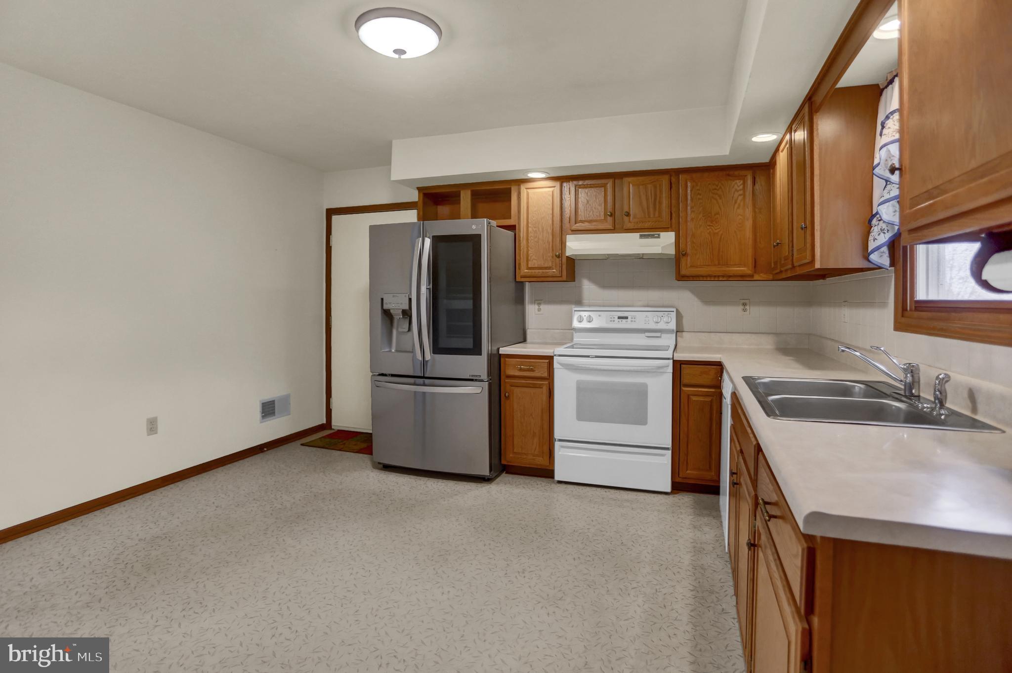 COLONIAL HILLS - Residential