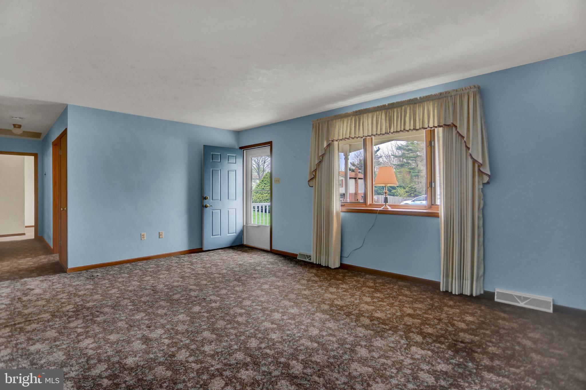COLONIAL HILLS - Residential