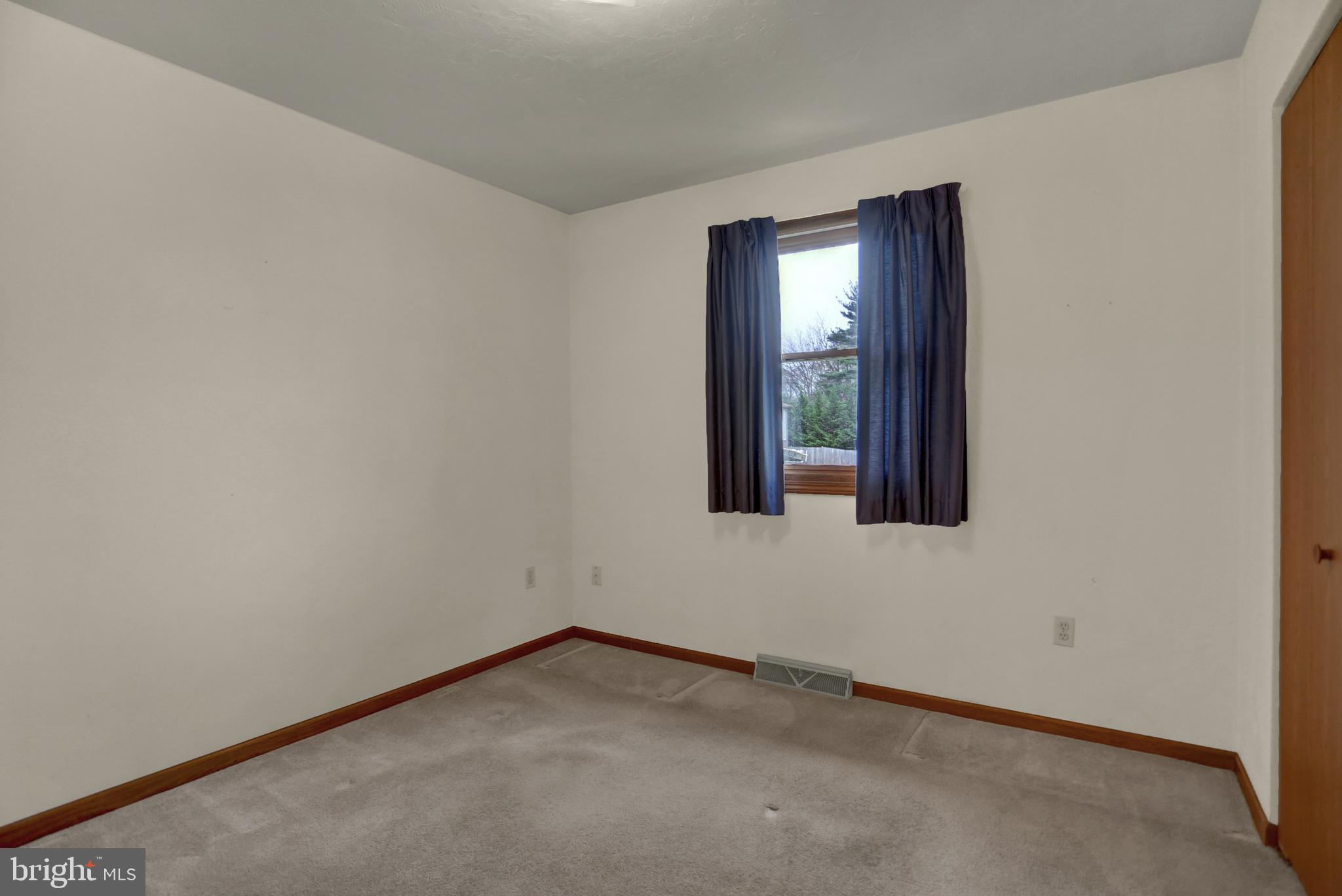 COLONIAL HILLS - Residential