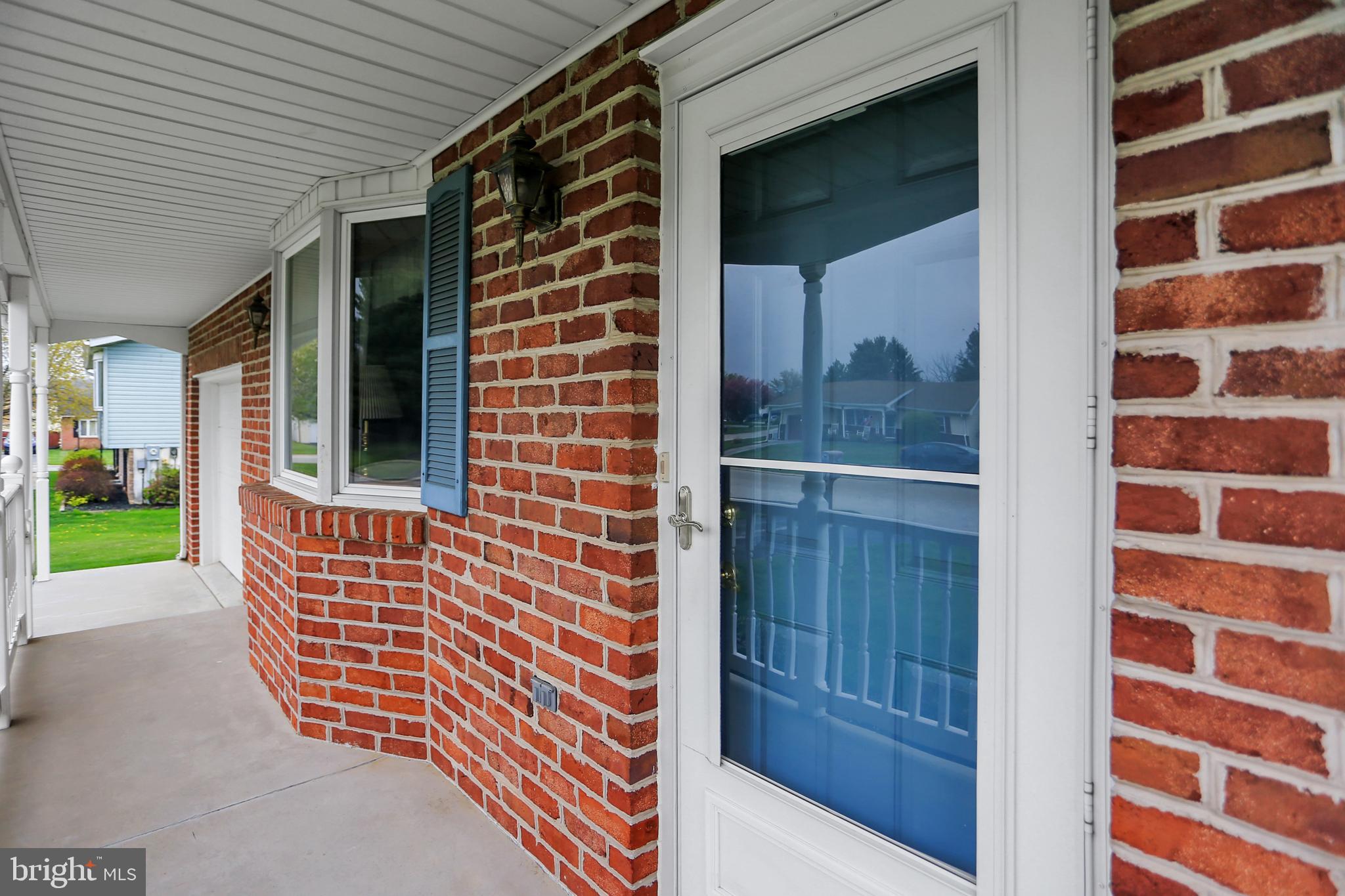 COLONIAL HILLS - Residential