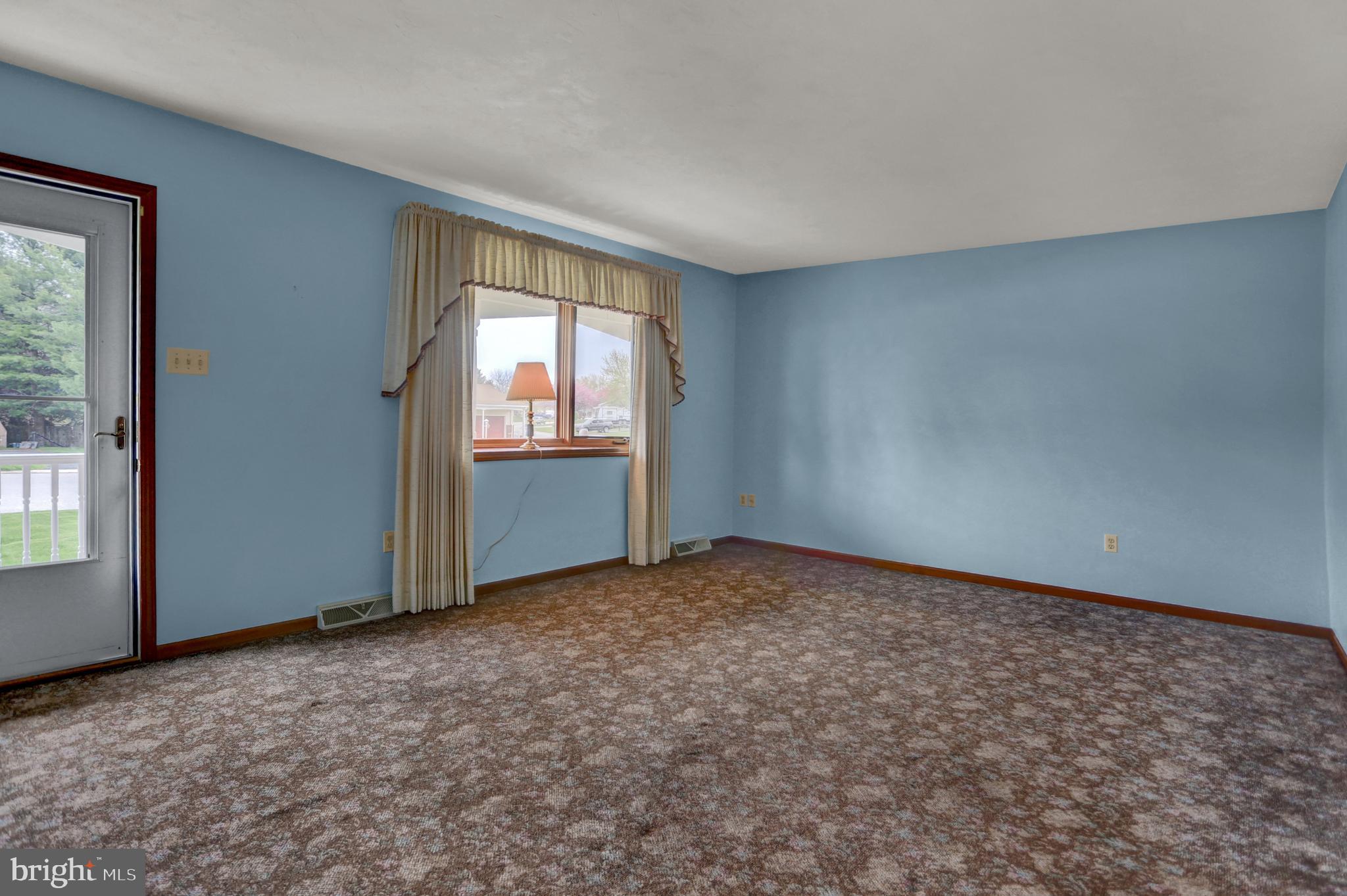 COLONIAL HILLS - Residential