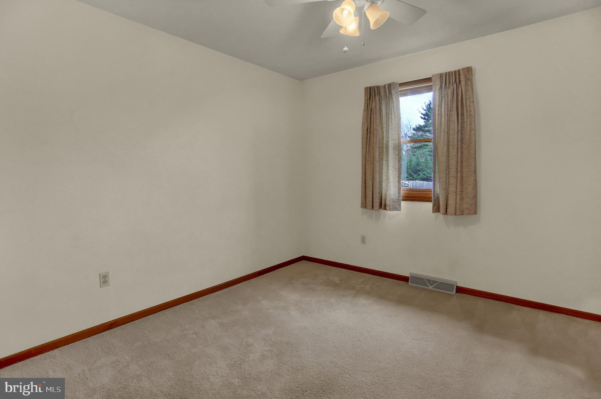 COLONIAL HILLS - Residential