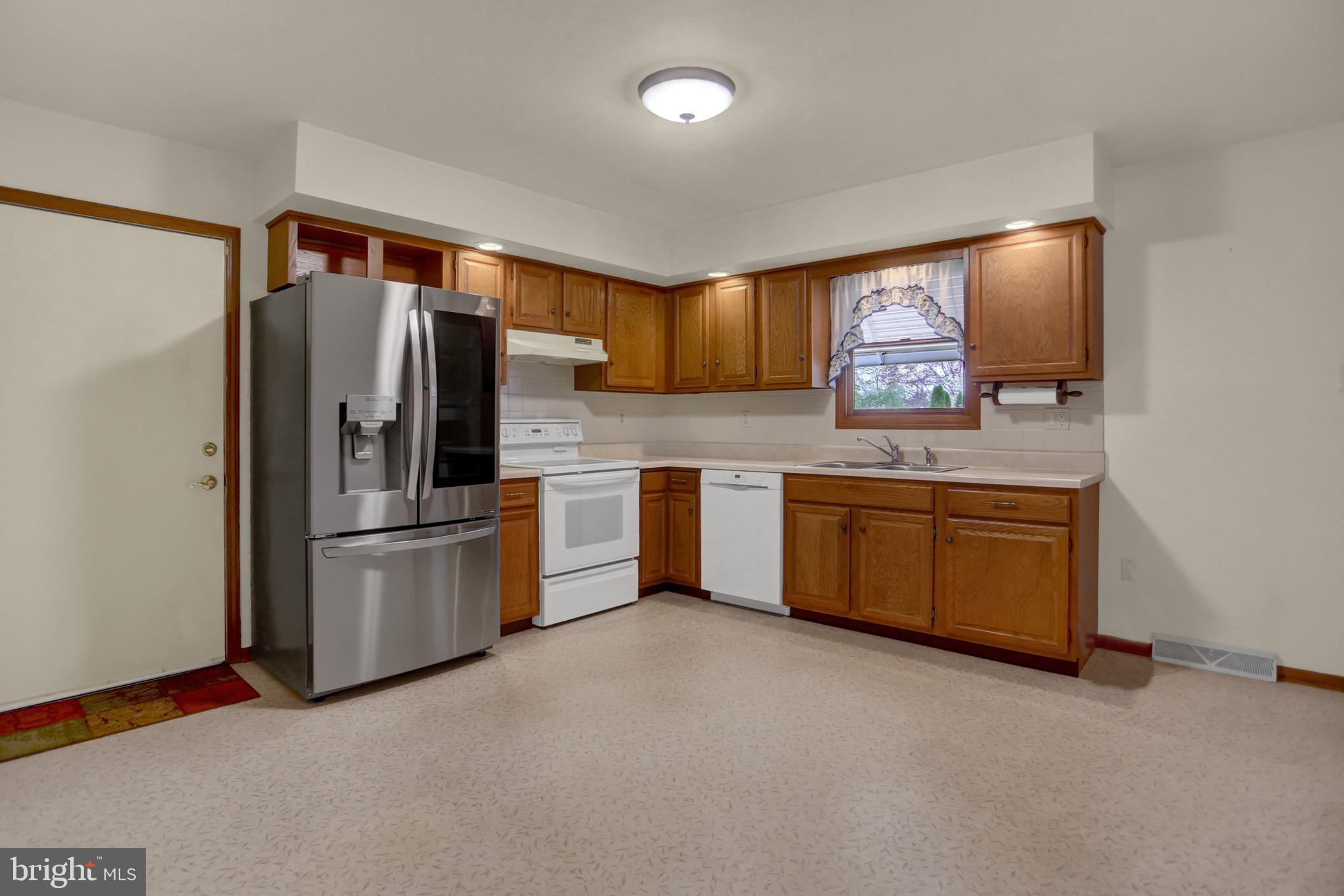 COLONIAL HILLS - Residential