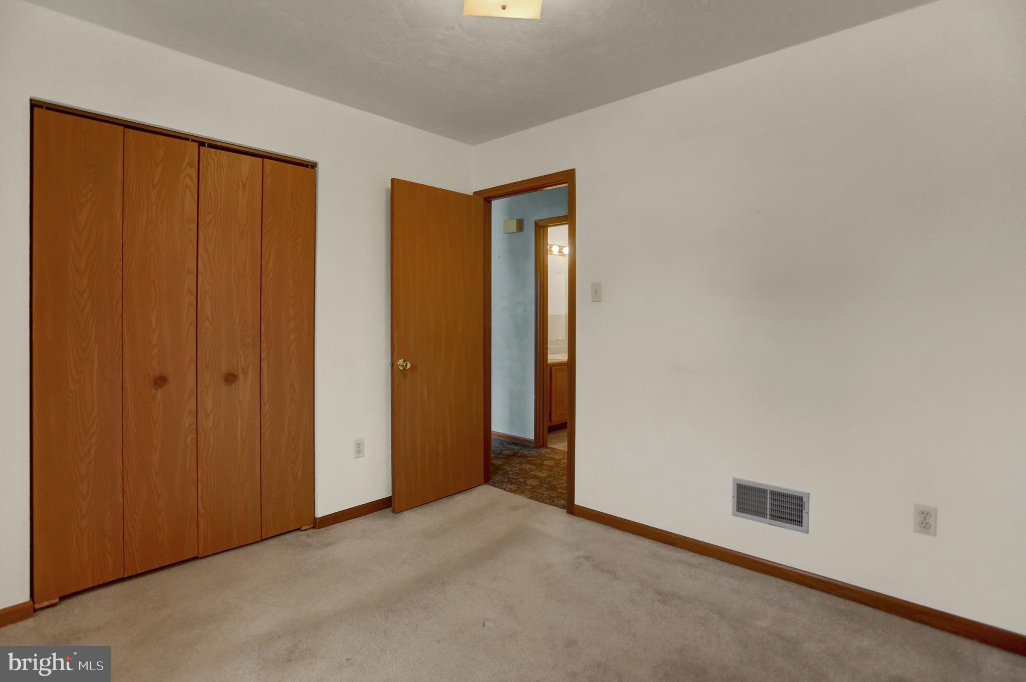 COLONIAL HILLS - Residential