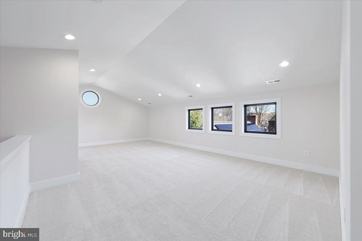 WAYCROFT - WOODLAWN - Residential