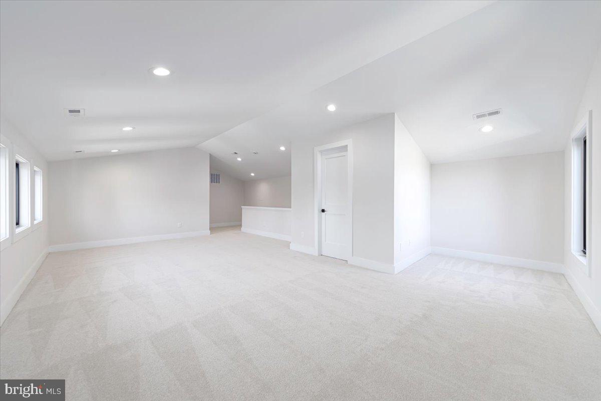 WAYCROFT - WOODLAWN - Residential