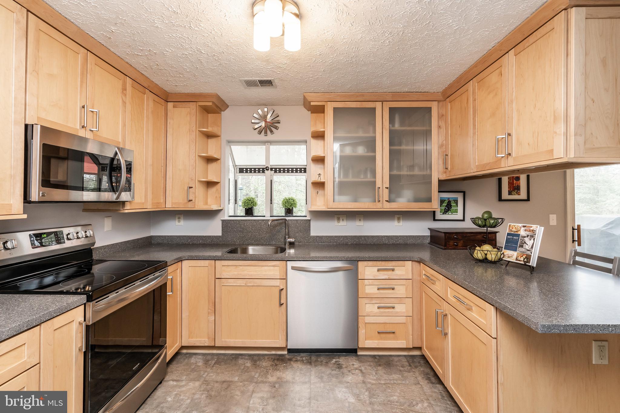 HOWARD MANOR - Residential