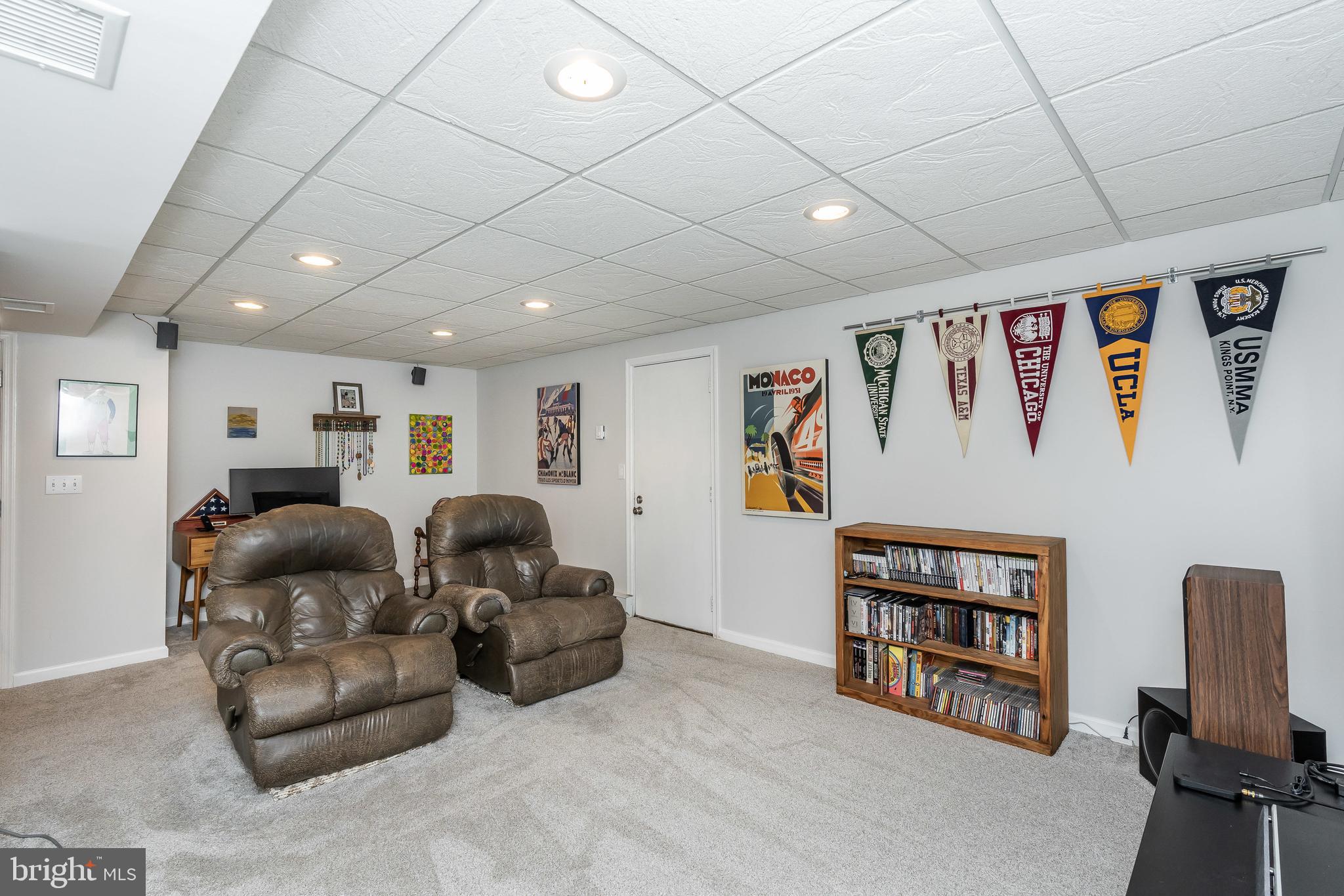 HOWARD MANOR - Residential