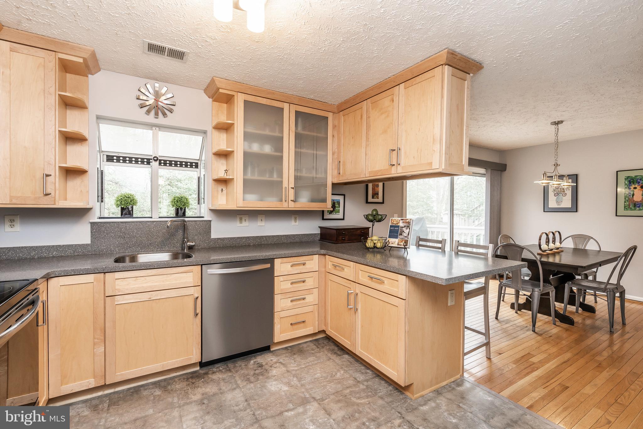 HOWARD MANOR - Residential