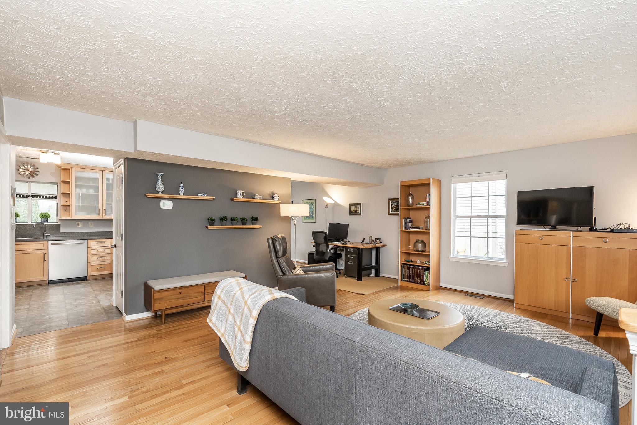 HOWARD MANOR - Residential