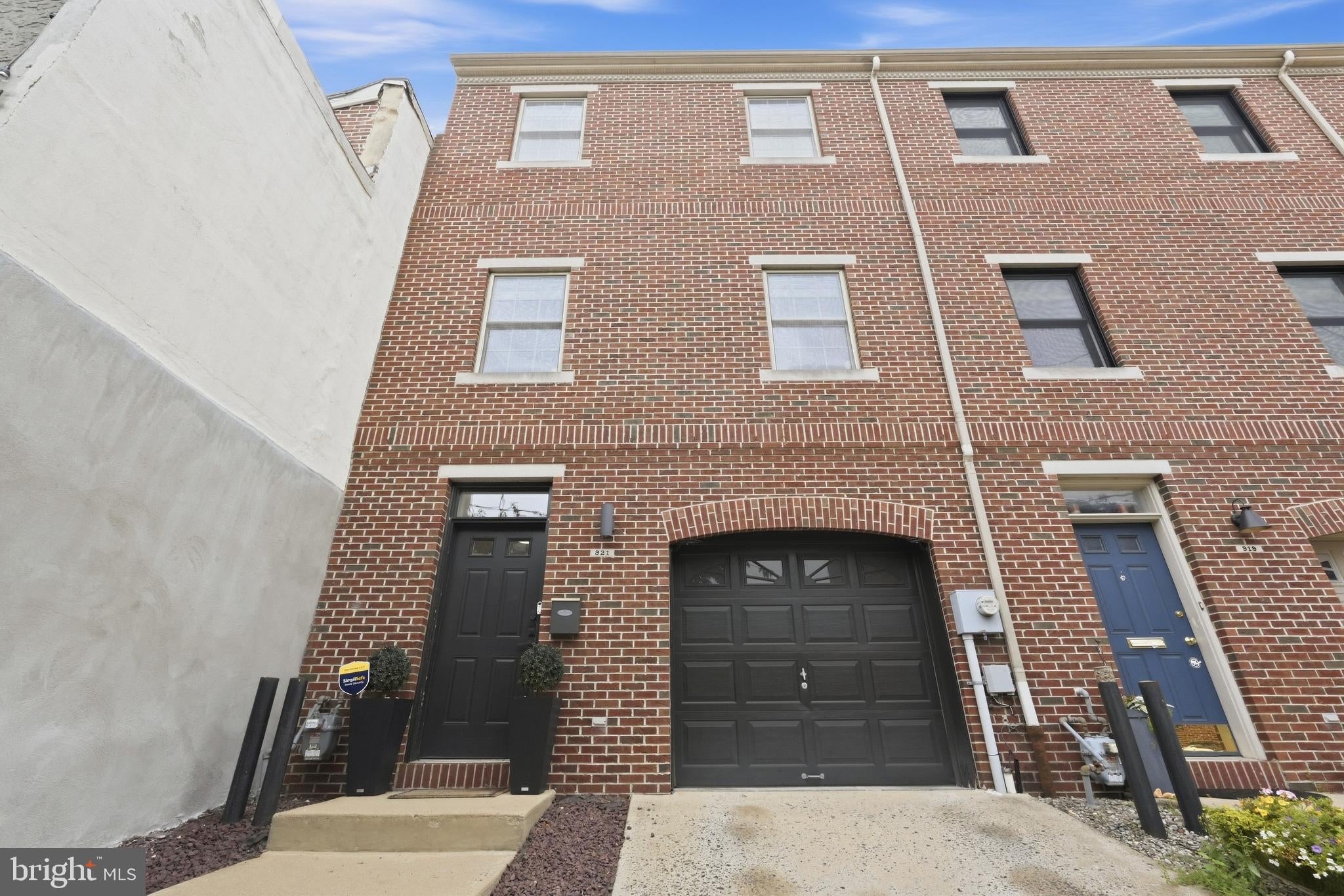 921 N HANCOCK STREET
