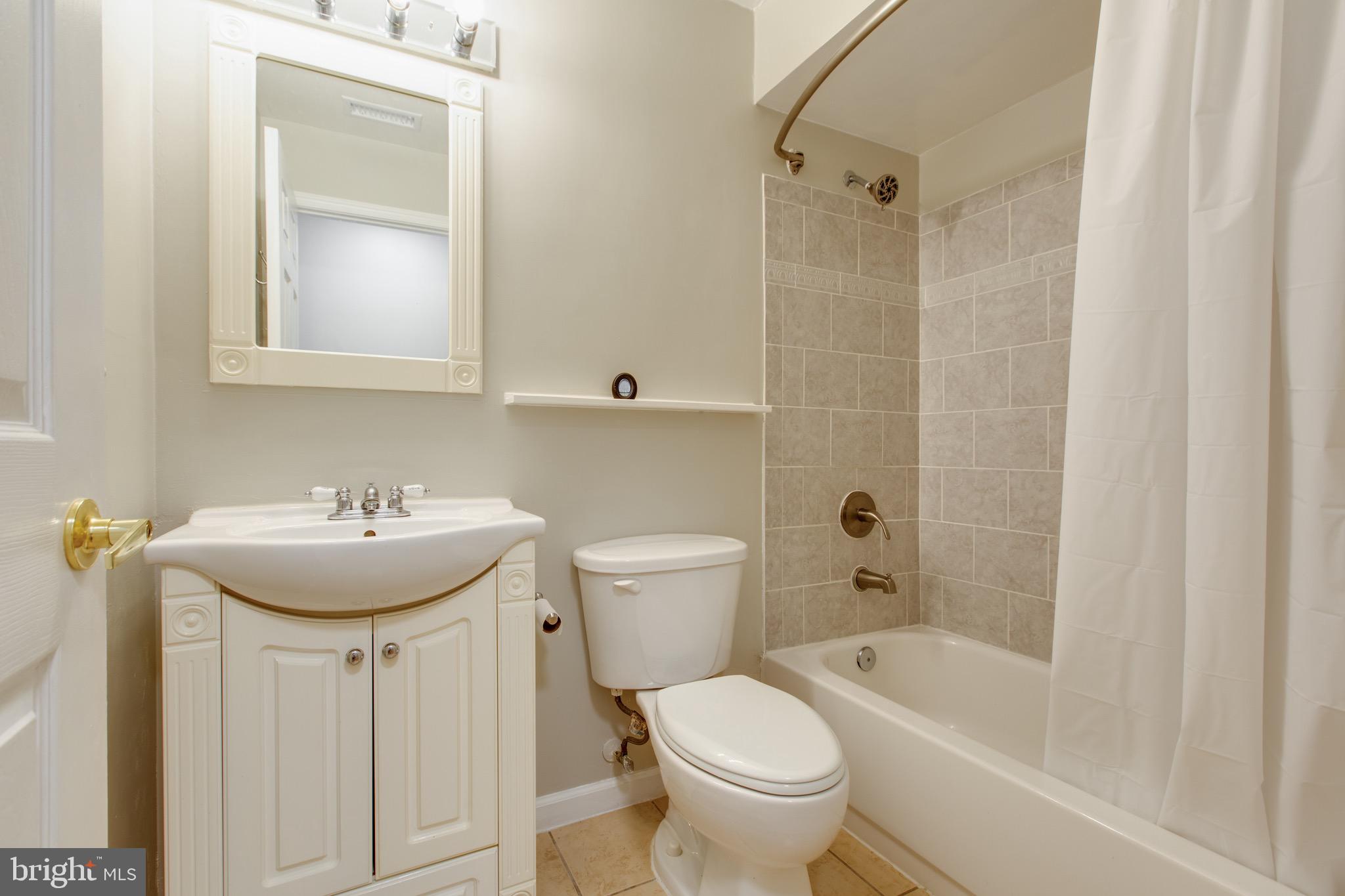 MONTGOMERY RUN - Residential Lease