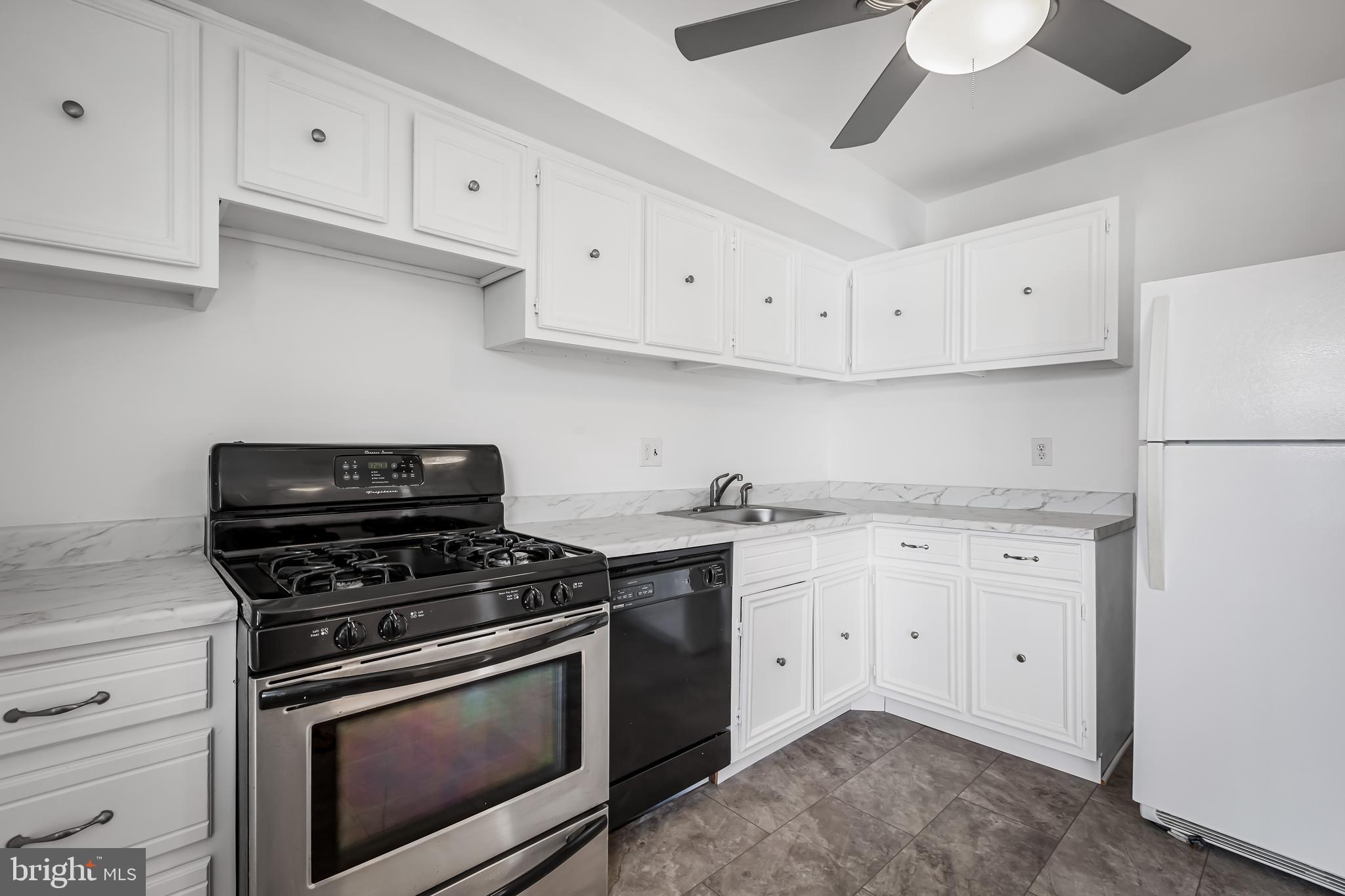 VILLAGES OF HOMELAND - Residential