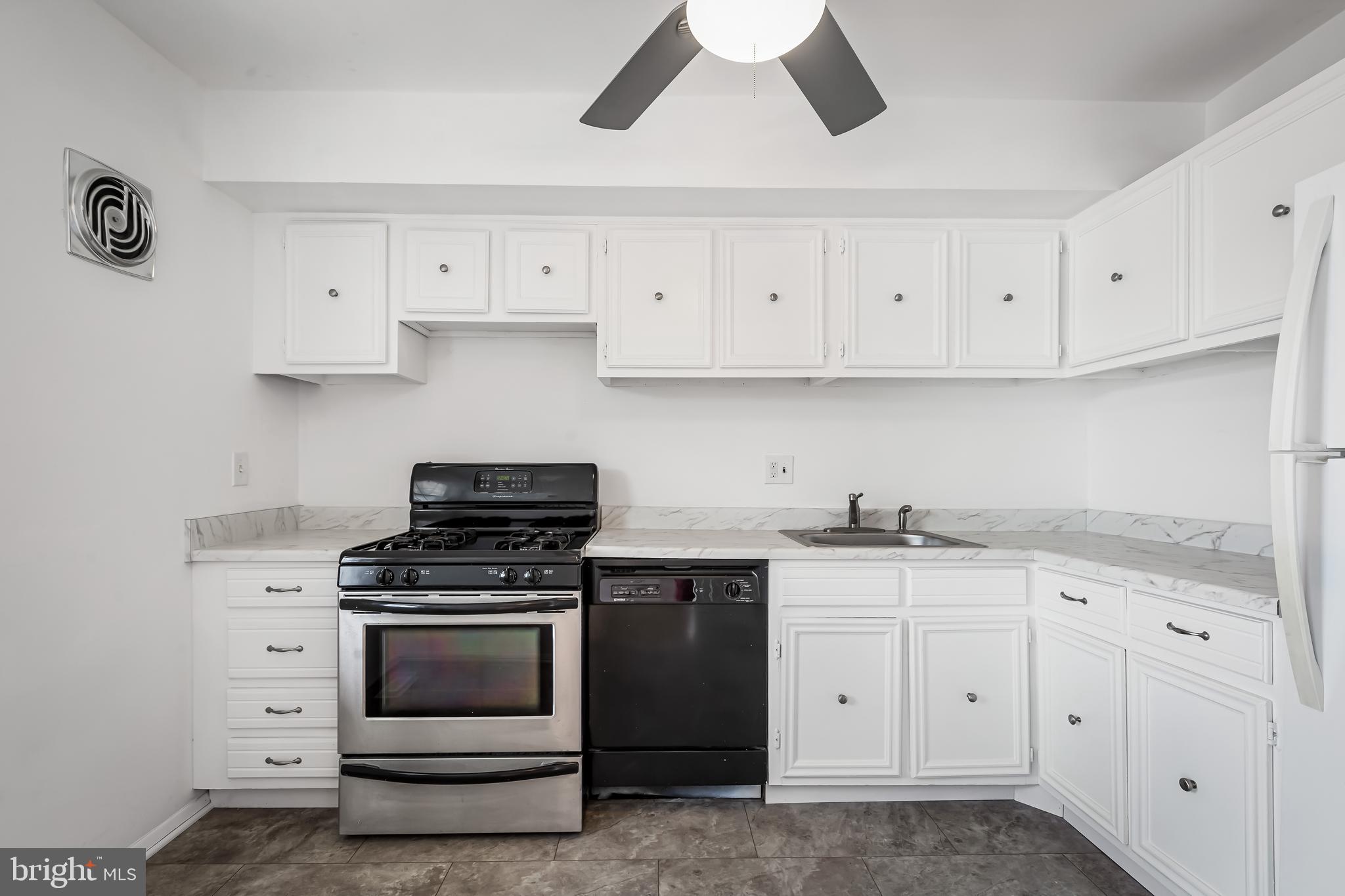 VILLAGES OF HOMELAND - Residential