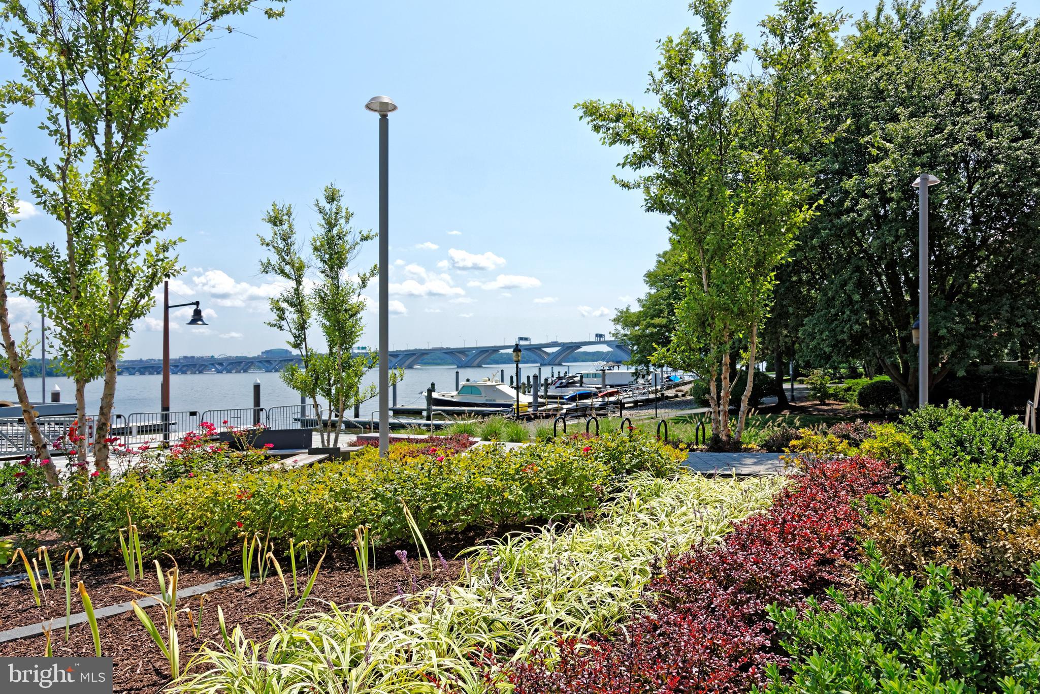 ROBINSON LANDING - Residential