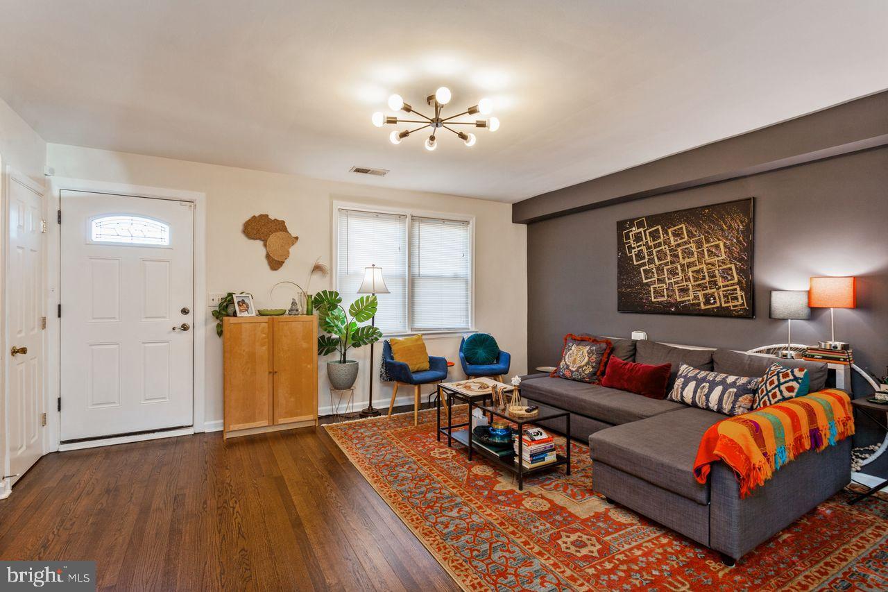 EDNOR GARDENS HISTORIC DISTRICT - Residential Lease