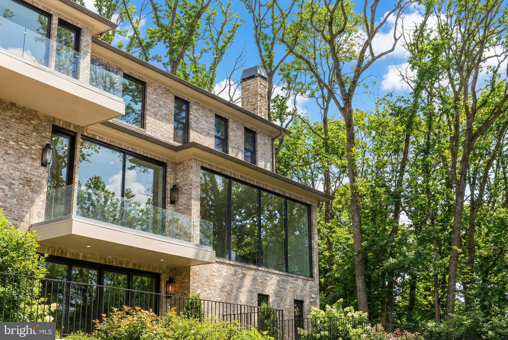 WOODSIDE ESTATES - Residential