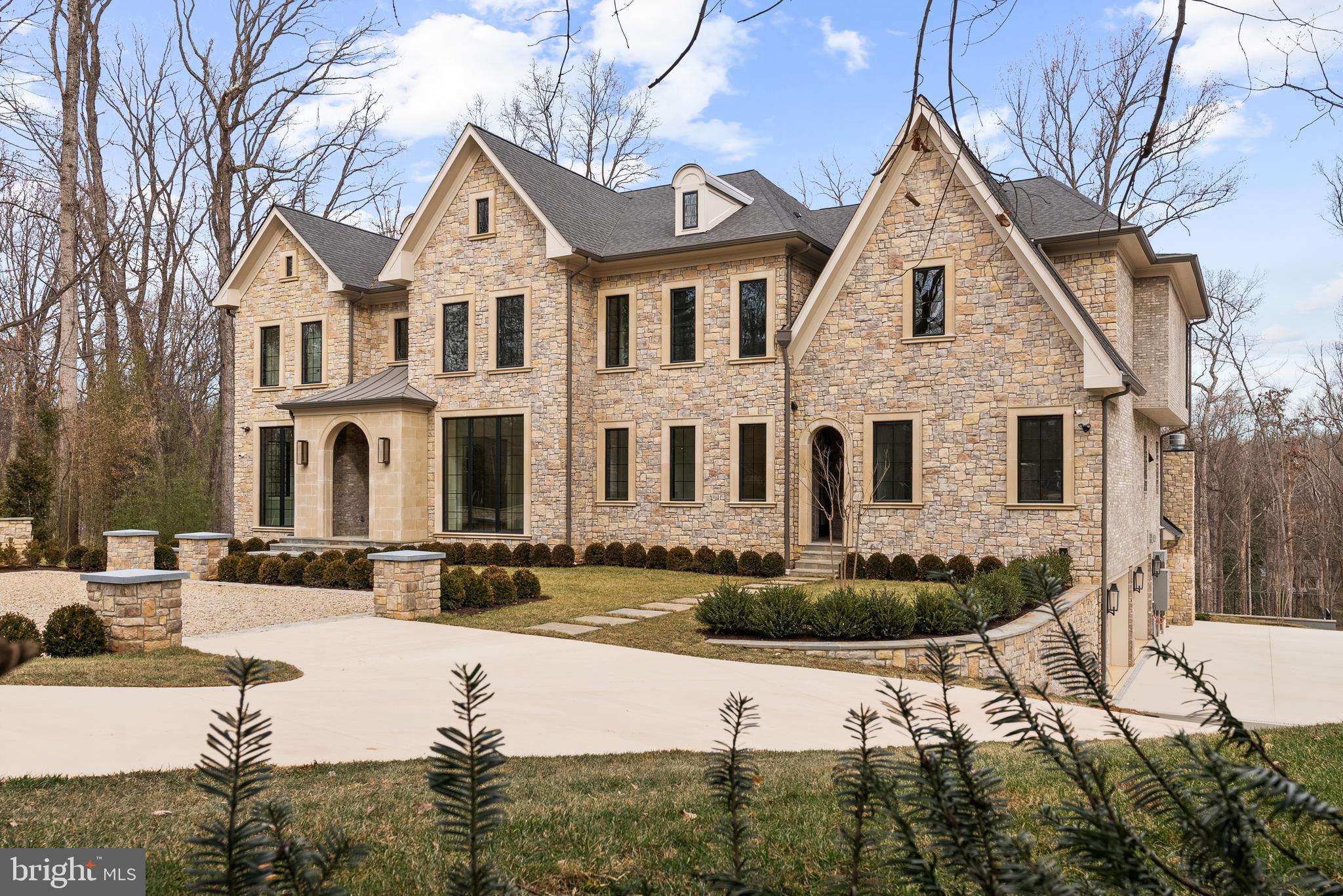 WOODSIDE ESTATES - Residential