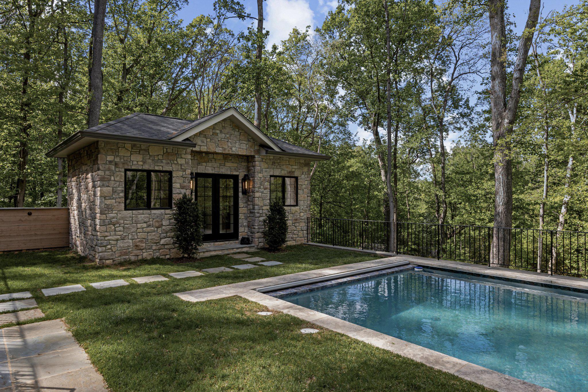 WOODSIDE ESTATES - Residential