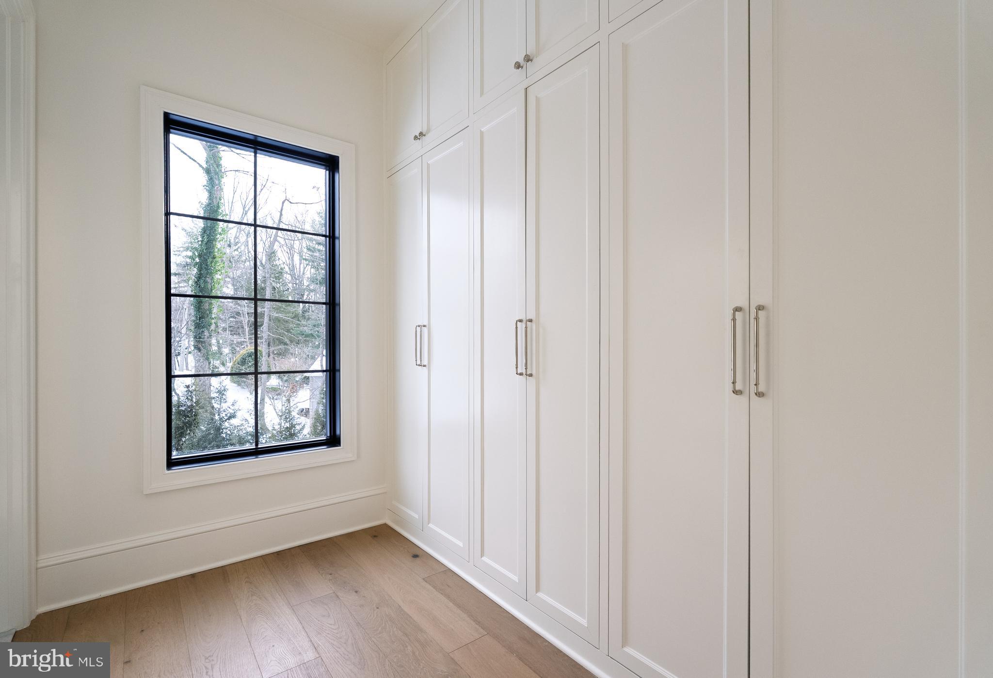 WOODSIDE ESTATES - Residential