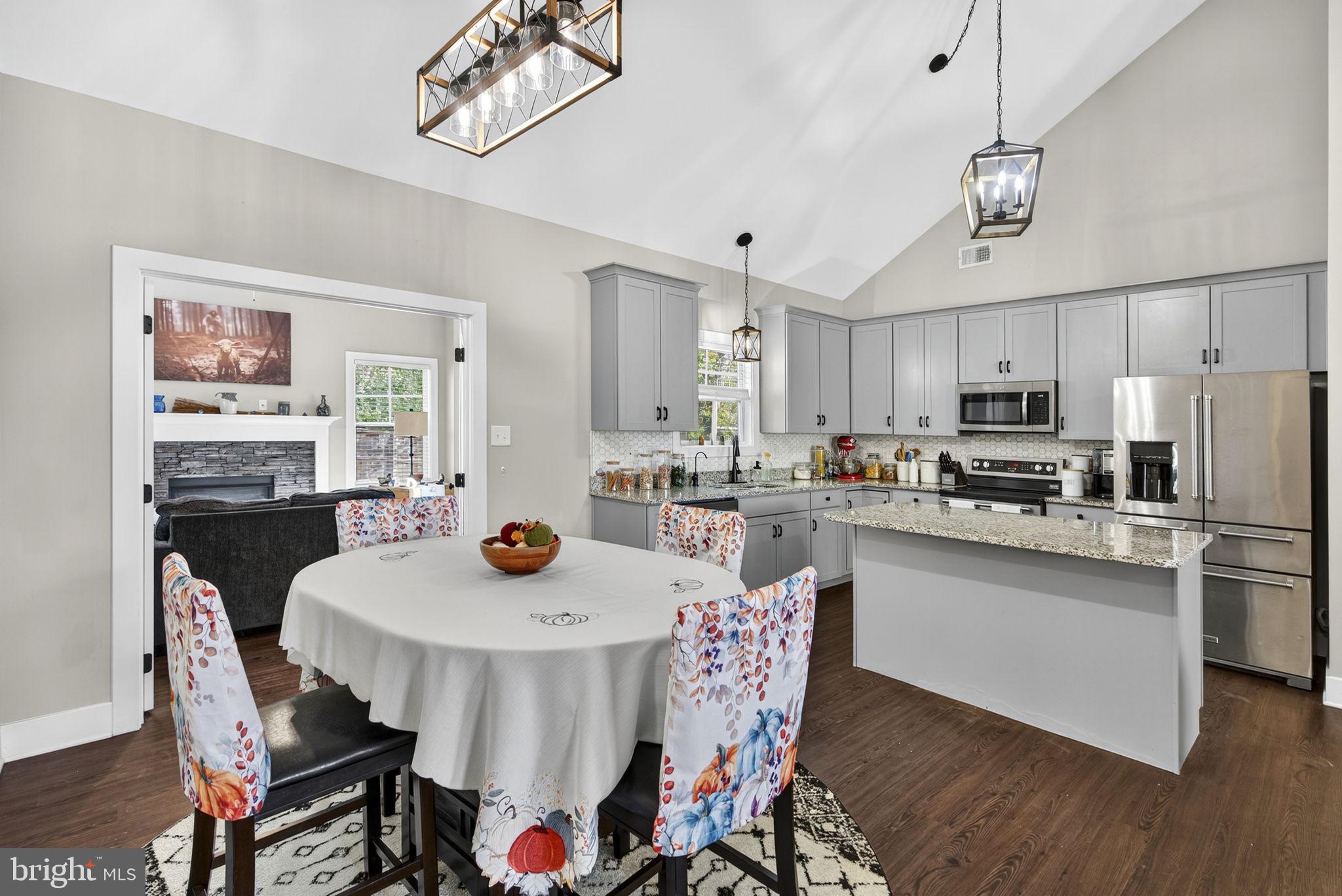 CRESTFIELD - Residential