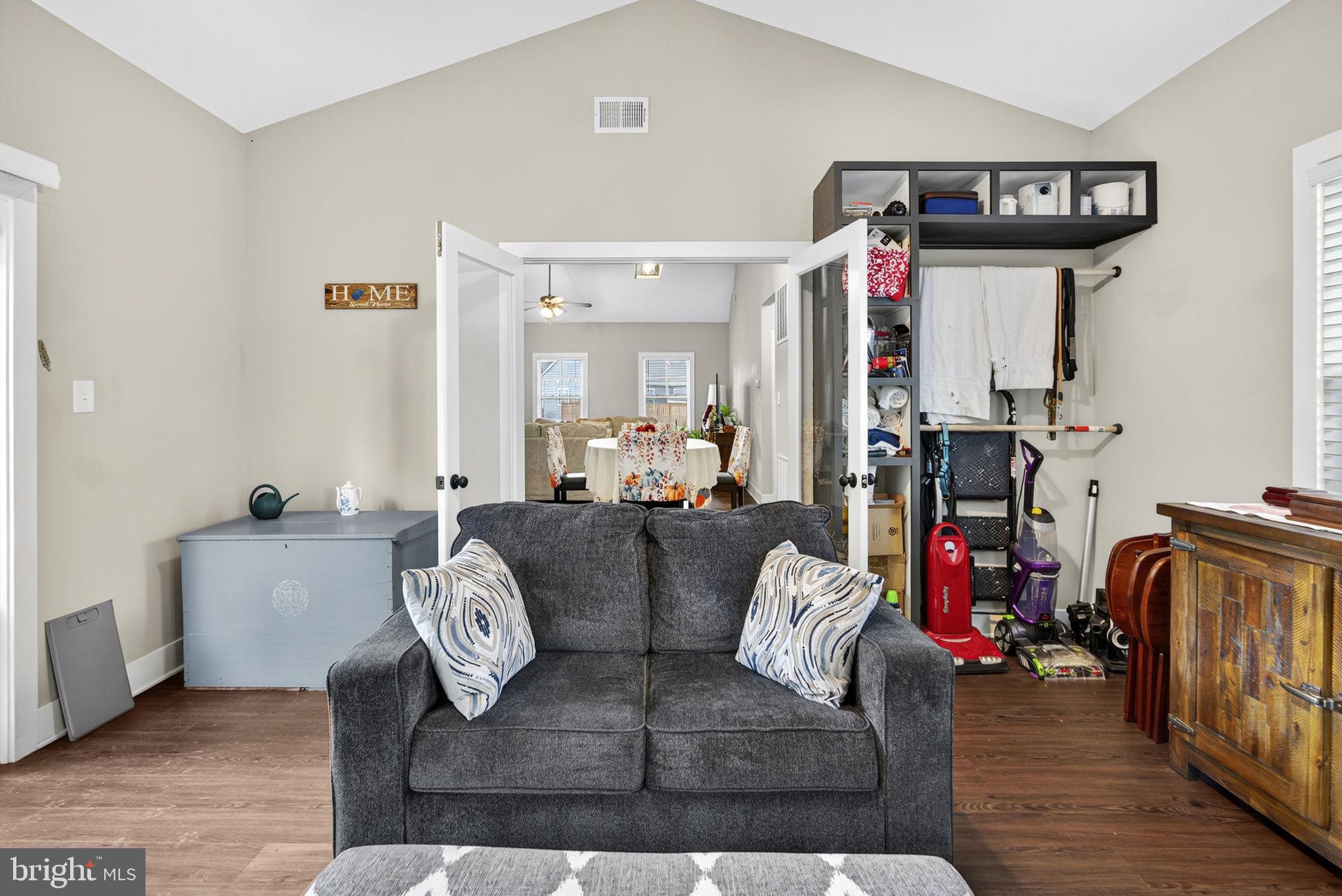 CRESTFIELD - Residential