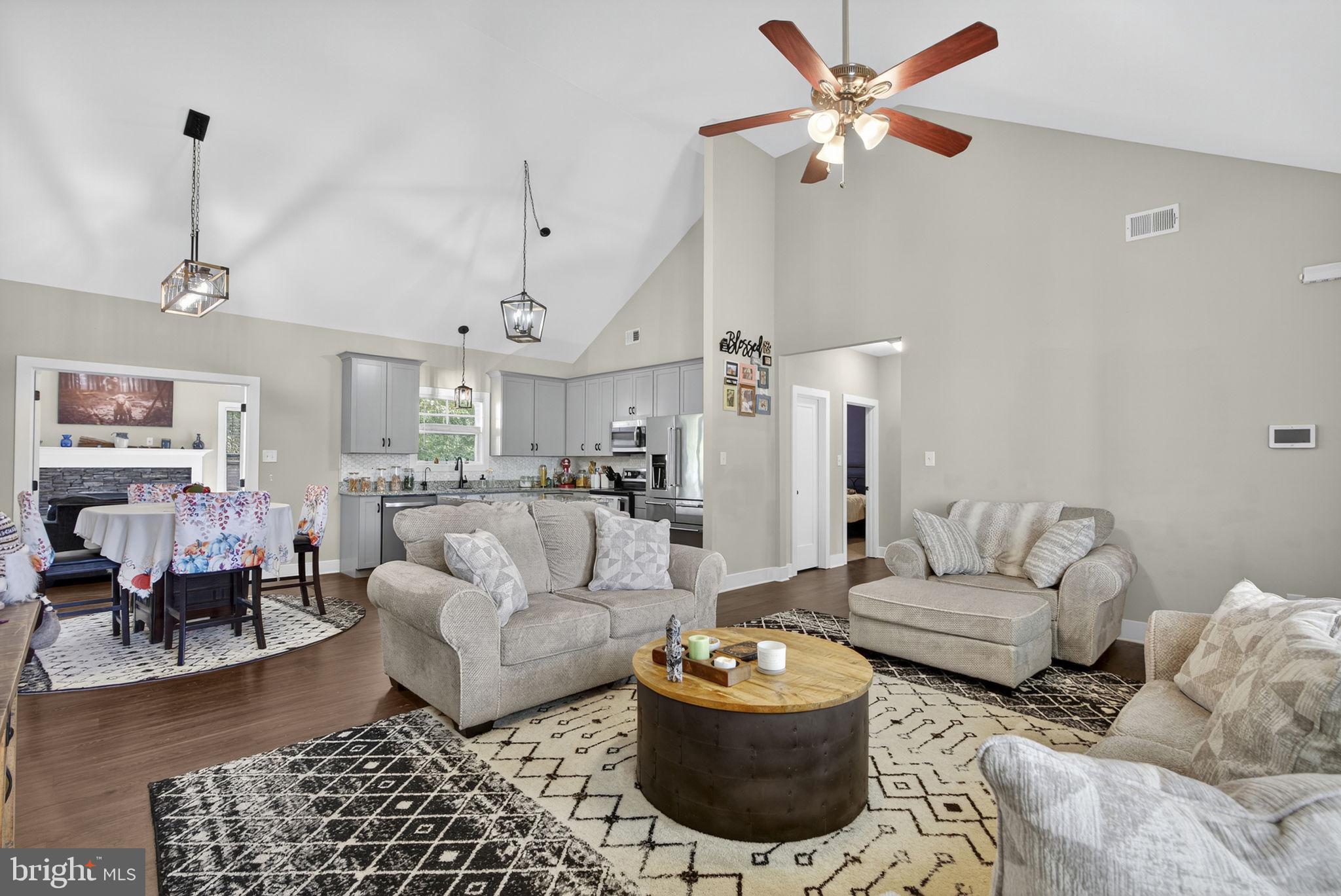 CRESTFIELD - Residential