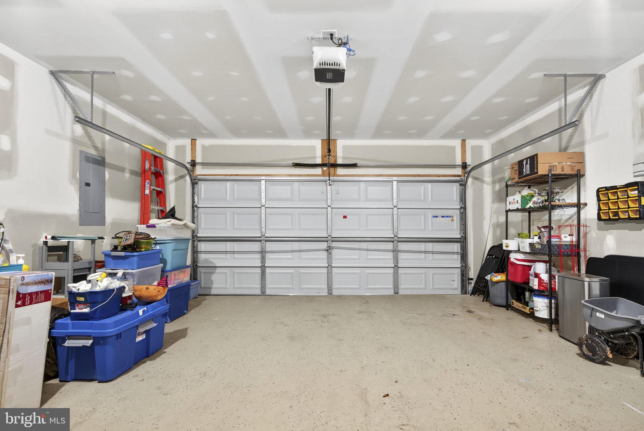 CRESTFIELD - Residential