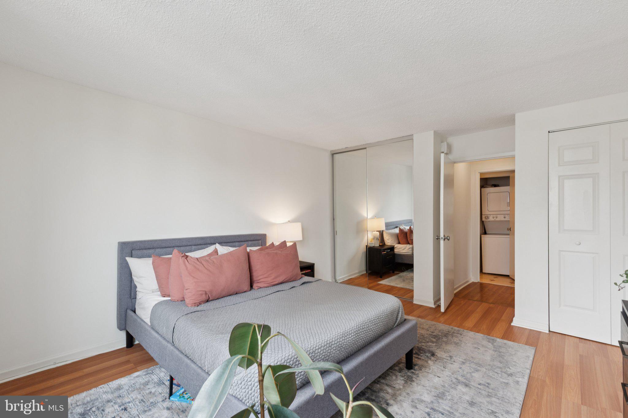 AVENUE OF THE ARTS - Residential