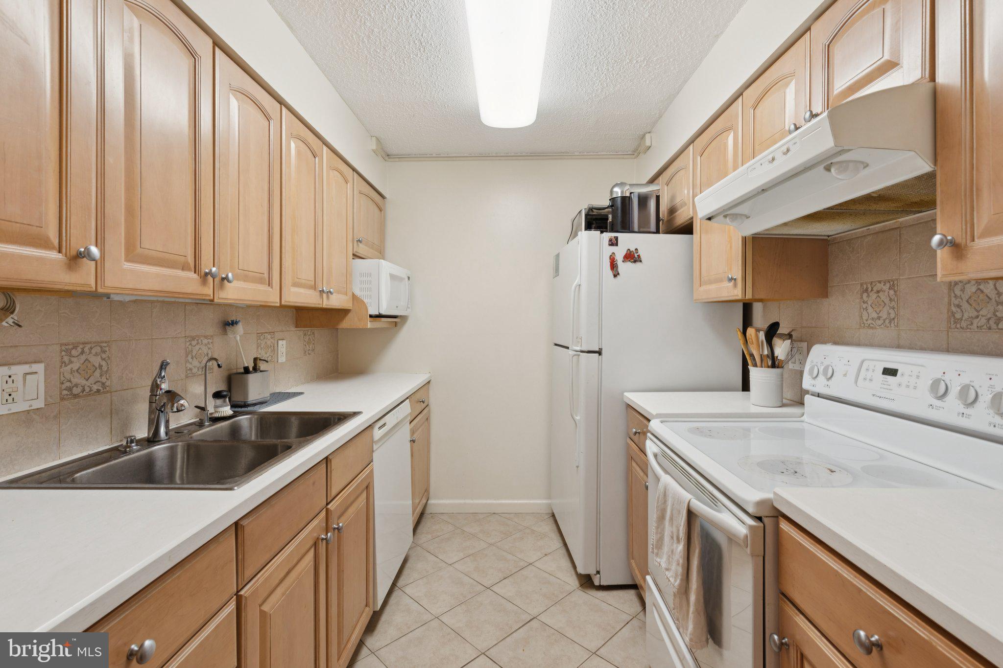 AVENUE OF THE ARTS - Residential