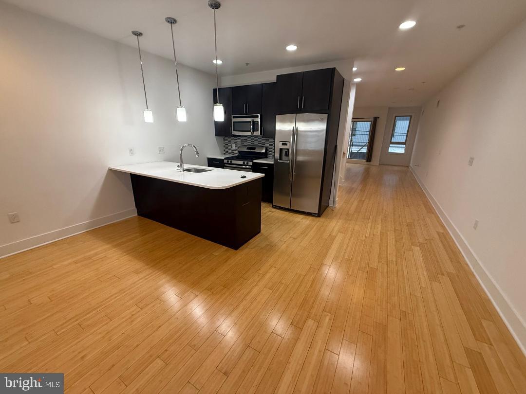 This absolutely stunning townhome features a spacious and modern design, perfect for contemporary living. The first floor includes your very own one-car garage and a finished basement, providing ample space for storage or recreation.
On the main floor, you’ll find a generous living/dining area adorned with large windows and a walk-out balcony, allowing for plenty of natural light. The modern kitchen boasts beautiful wooden cabinetry and stainless steel appliances, ideal for cooking and entertaining. This floor also includes two spacious bedrooms for added convenience.
The third floor is dedicated to a luxurious master suite, complete with walk-in closets and a stunning spa-like bathroom, offering a tranquil retreat.
This beautiful home is equipped with numerous upgrades, including hardwood floors throughout, an open floor plan, central heating and air conditioning, a washer/dryer, and a rooftop deck—perfect for relaxation and outdoor enjoyment.
Located within walking distance to a variety of restaurants, cafes, bars, and more, this townhome offers easy access to public transportation and major highways, as well as beautiful parks and green spaces.
Details:
- Available Now
- Tenants are responsible for all utilities based on usage.
- Dogs and cats considered with an additional pet deposit based on weight.
- Tenants will be subject to credit and criminal/eviction background checks, as well as proof of income.
- First, last, and security deposit due upfront.
- Applications are available on the Onyx website; a $55.00 application fee is required per adult.
Schedule your private showing today!