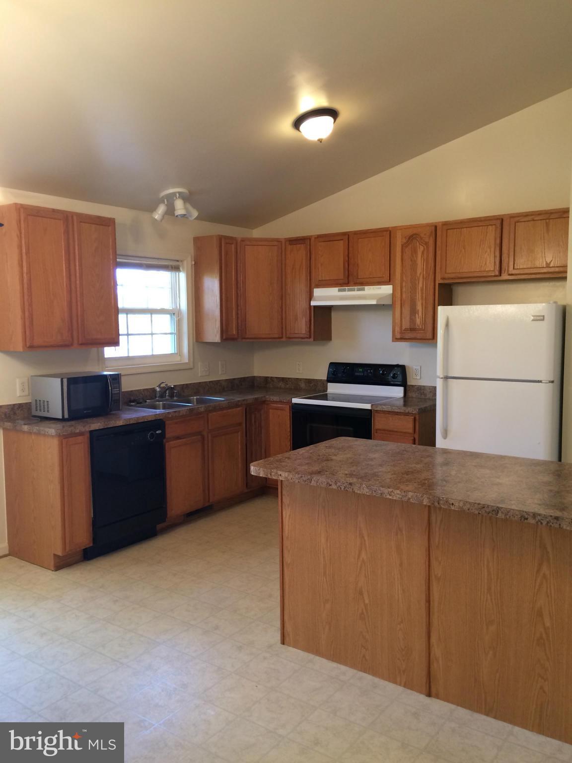 LAKE LAND - Residential Lease