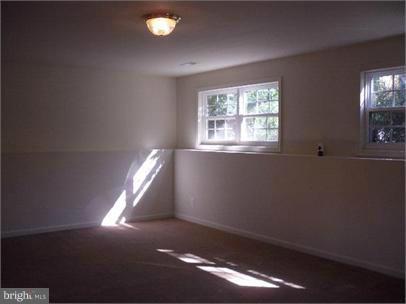 LAKE LAND - Residential Lease