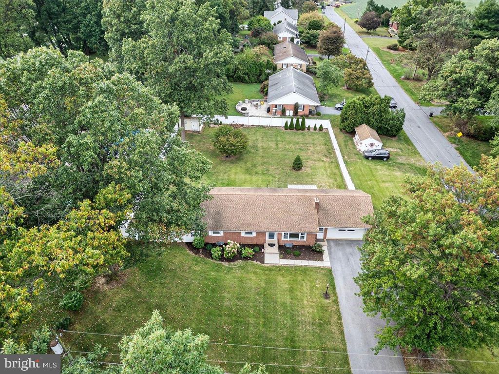 Photo of 433 Fairland Road, MANHEIM, PA 17545 (MLS # PALA2077066)