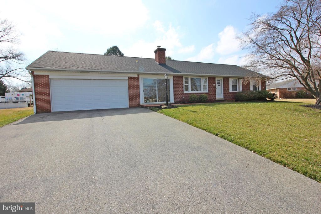 Photo of 4 LAUREL DR, WILLOW STREET, PA 17584 (MLS # PALA2031578)