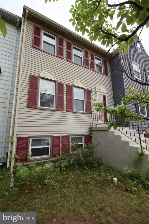 MLS: VAFX2307822